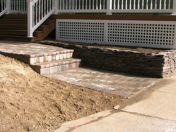INSTALLING GRINNELL PAVER WALK AND PATIO IN COMMACK, NY 